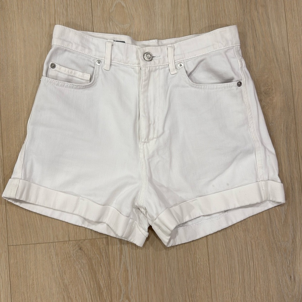 Gap high waisted white Jean shorts size 26